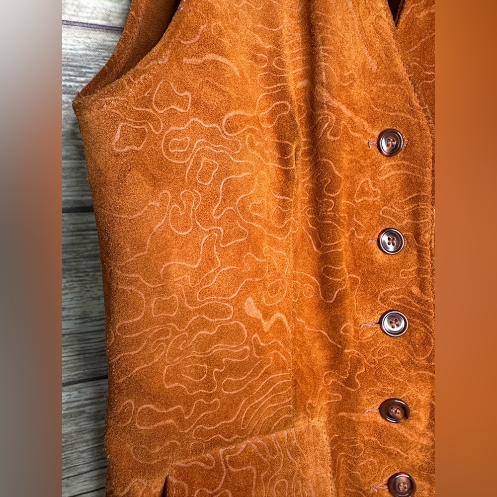 Vintage M stunning rust brown embossed swirl suede vest - Picture 3 of 6